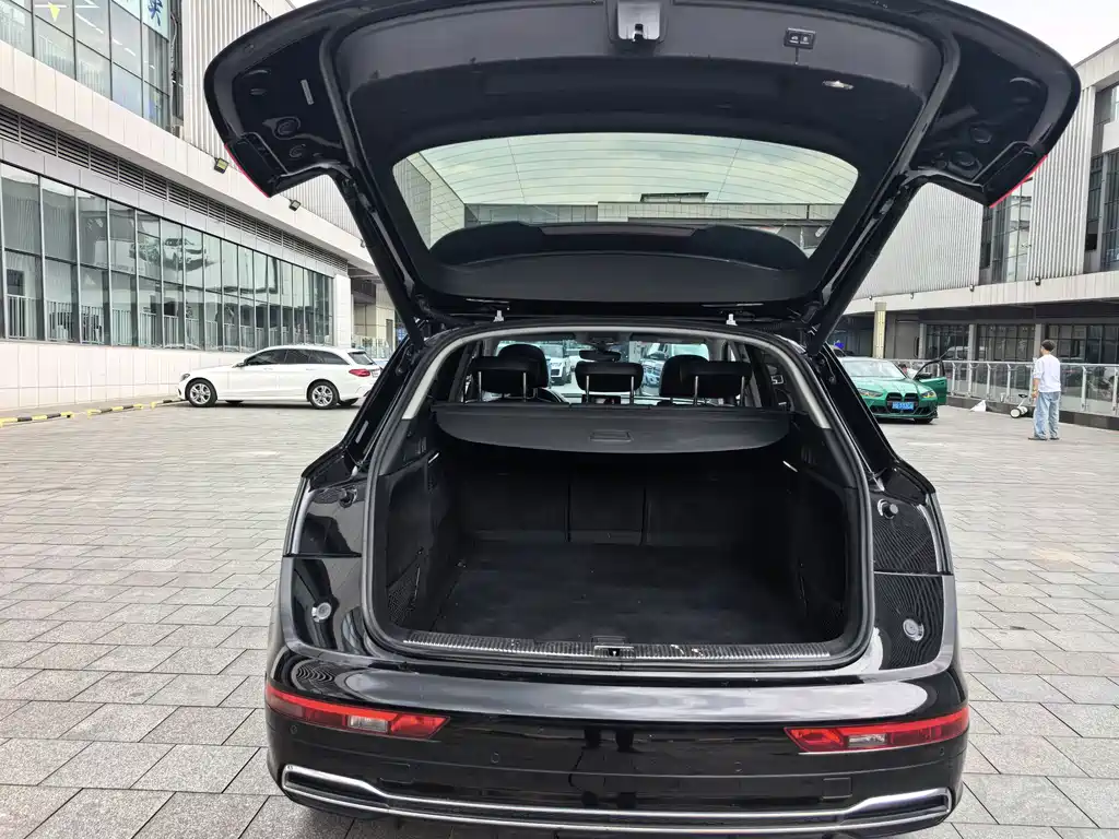 Audi Q5L 2020 — фото 13