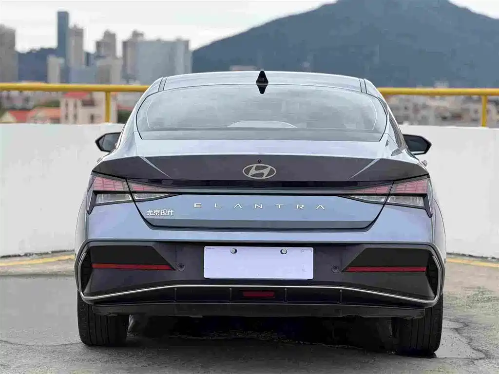 Hyundai Elantra 2024