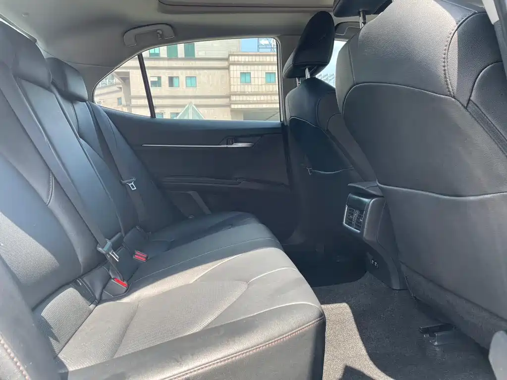 Toyota Camry 2023 — фото 13