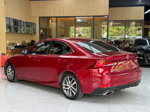 Lexus IS 2018