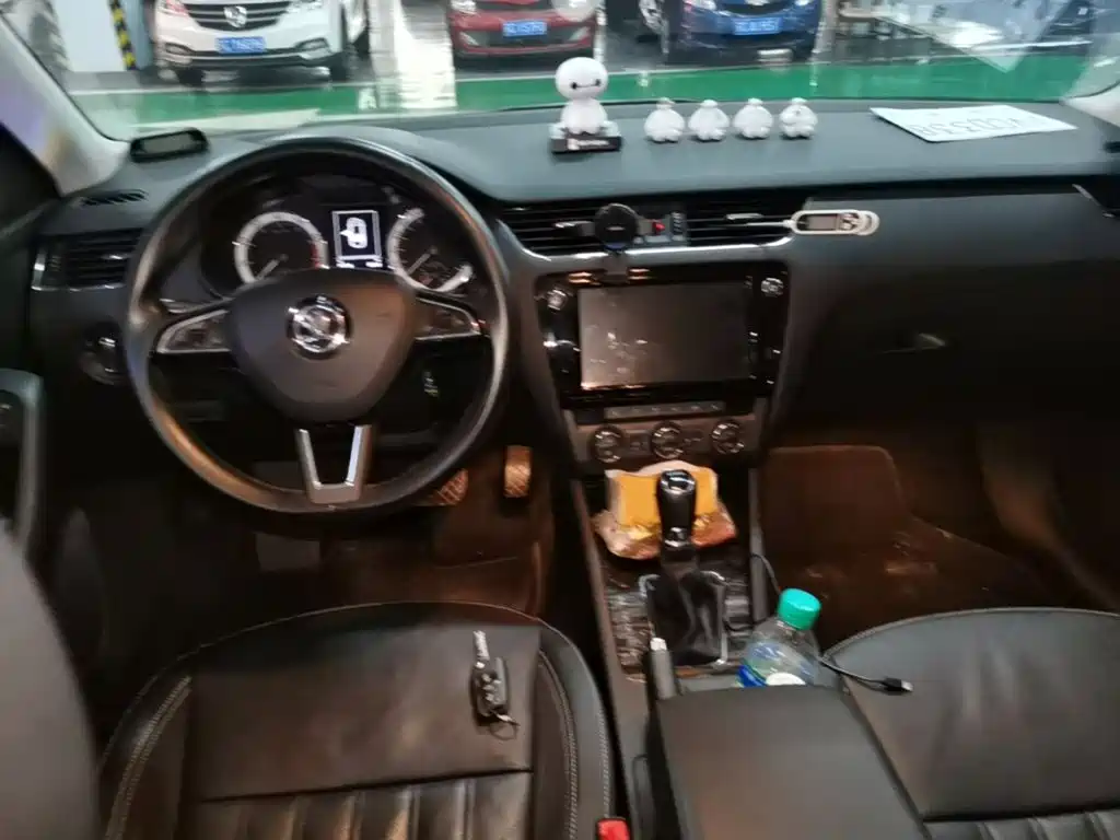 Skoda Octavia 2018 — фото 10