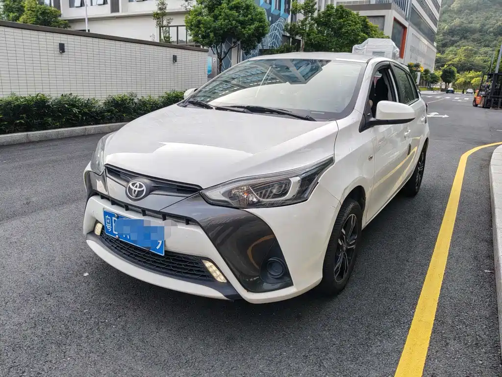 Toyota Yaris L 2022