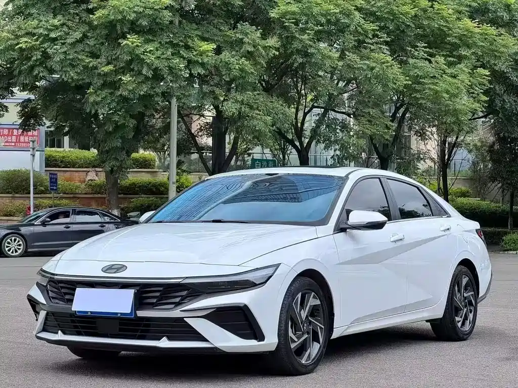 Hyundai Elantra 2024