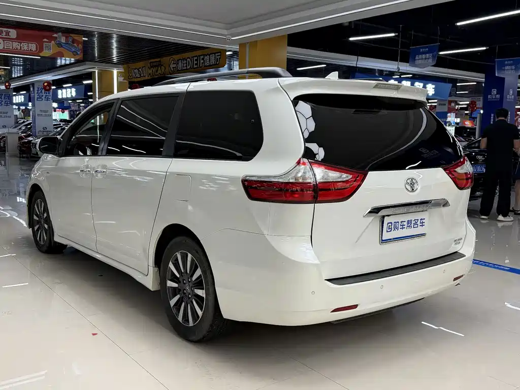 Toyota Sienna 2018 — фото 21