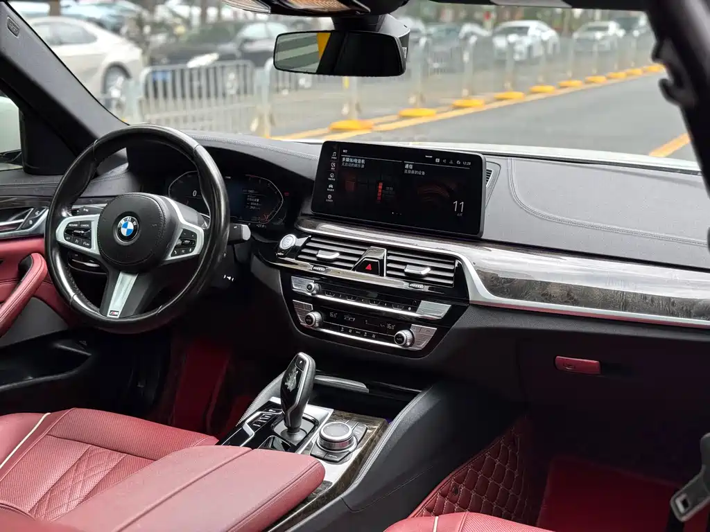 BMW 5 Series 2022 — фото 19