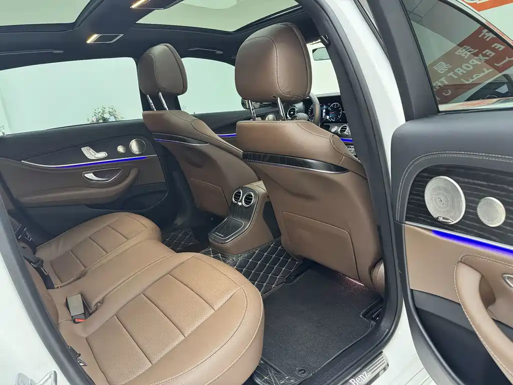 Mercedes-Benz E-Class 2022 — фото 11