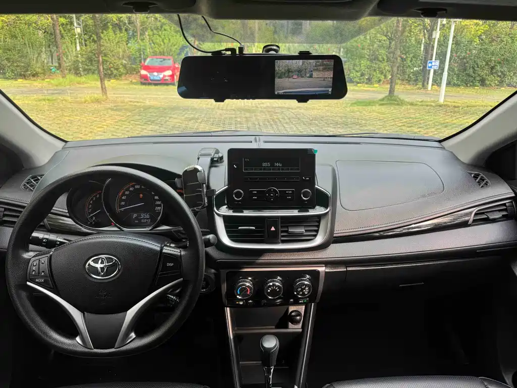 Toyota Yaris L 2022 — фото 14