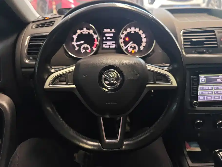 Skoda Yeti 2017 — фото 15