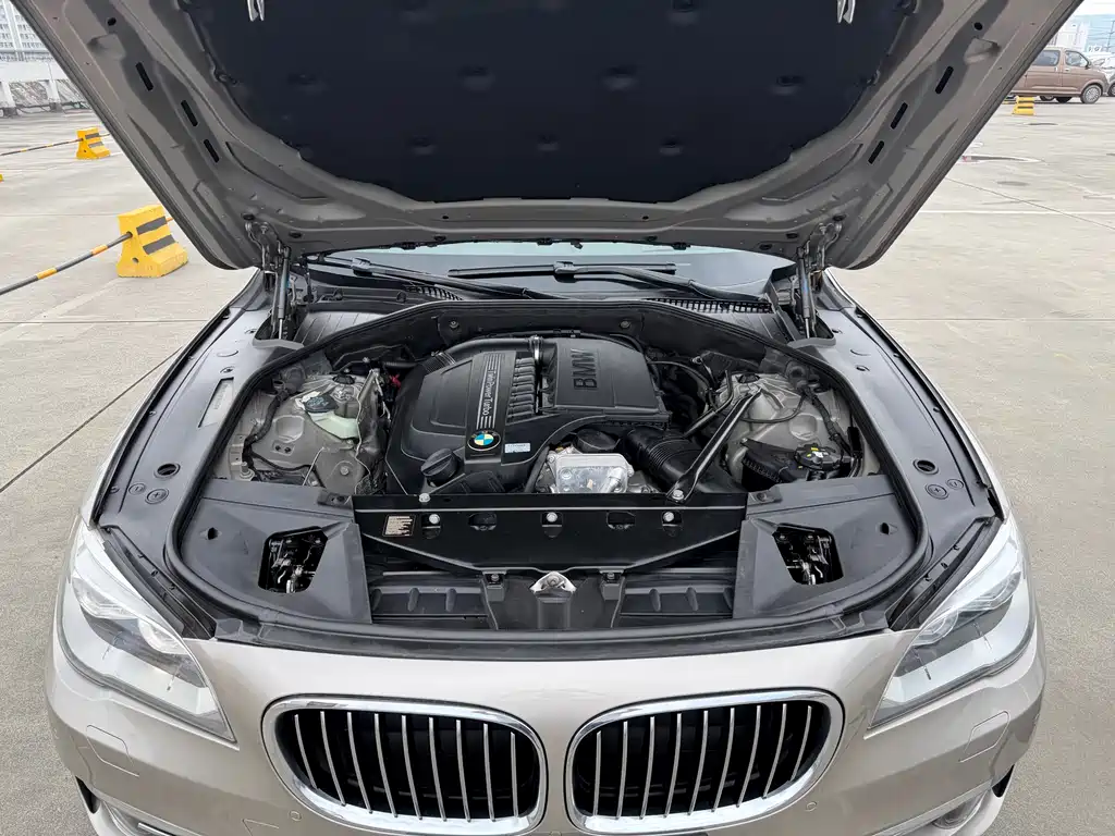 BMW 7 Series 2015 — фото 17
