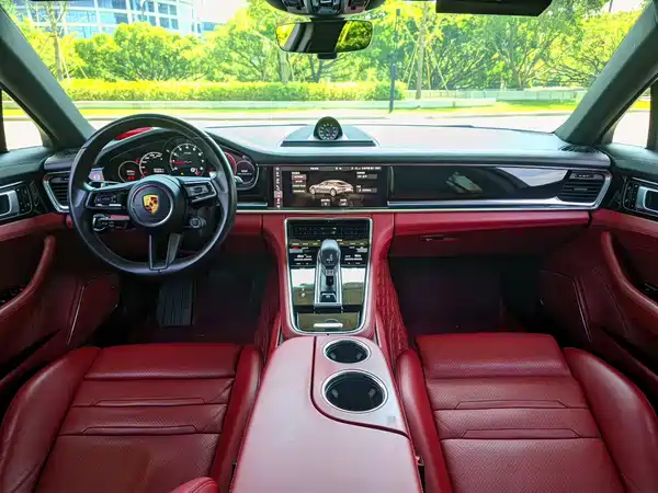 Porsche Panamera 2021