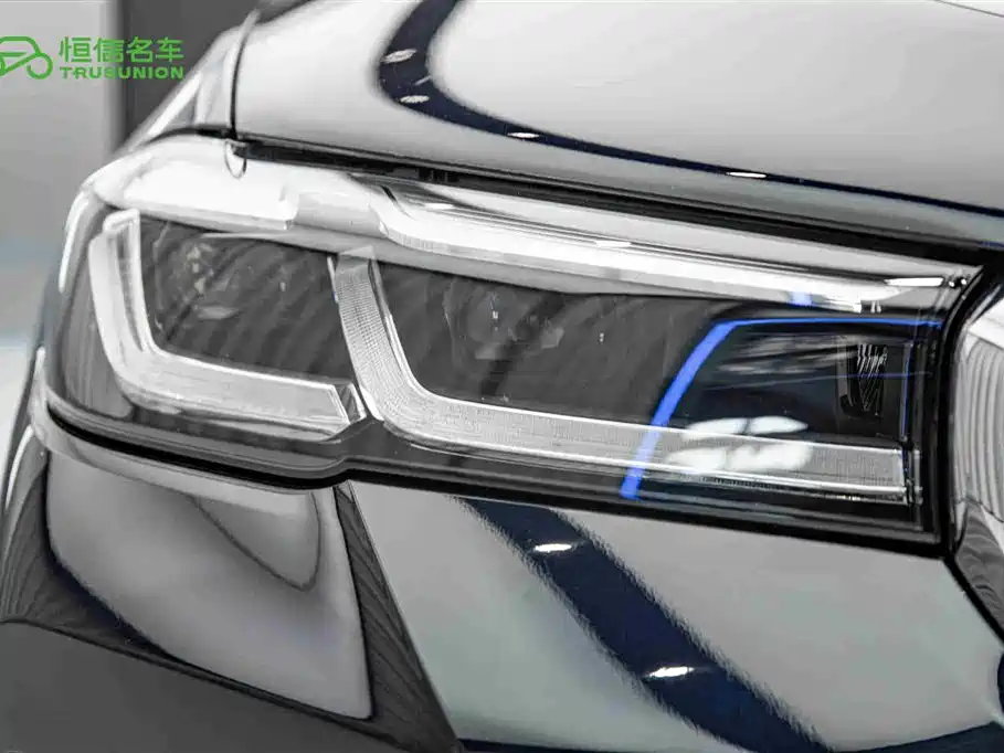 BMW 5 Series New Energy 2021 — фото 10