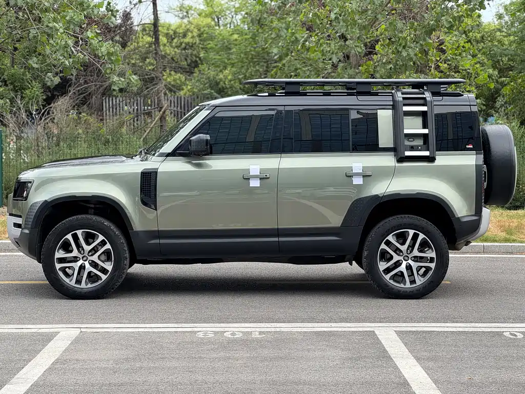 Land Rover Defender 2022 — фото 8