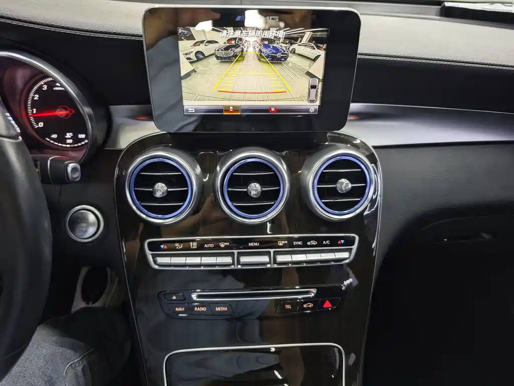 Mercedes-Benz GLC 2017 — фото 13