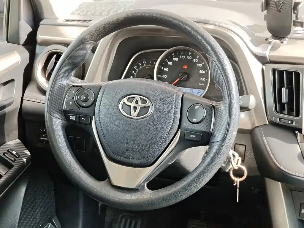 Toyota RAV4 2016 — фото 9