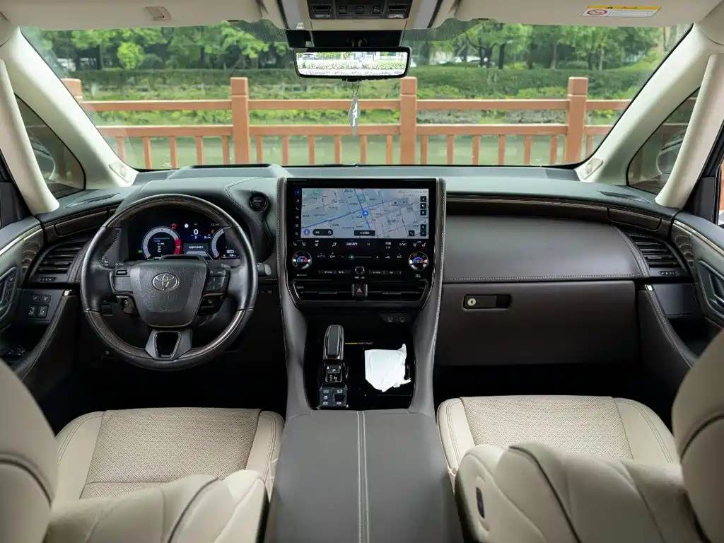 Toyota Alphard 2024 — фото 10