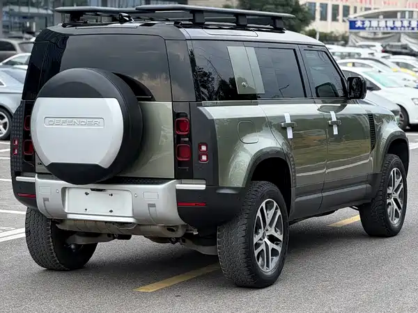 Land Rover Defender 2022