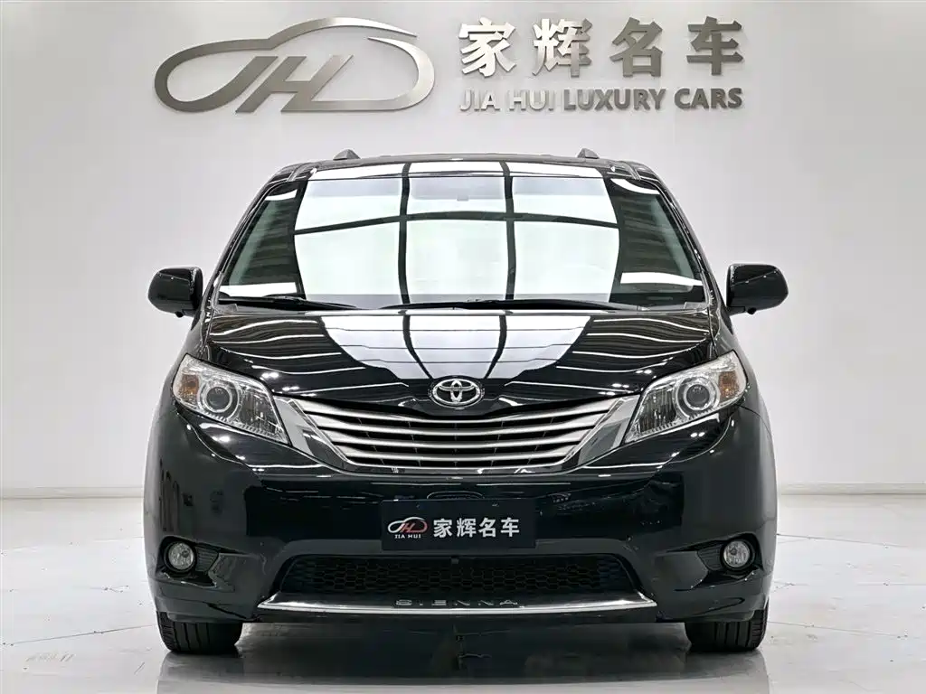 Toyota Sienna 2011 — фото 2