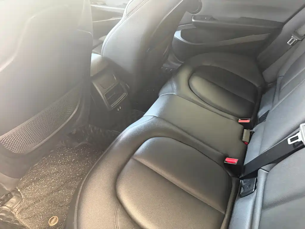 BMW 1 Series 2018 — фото 10