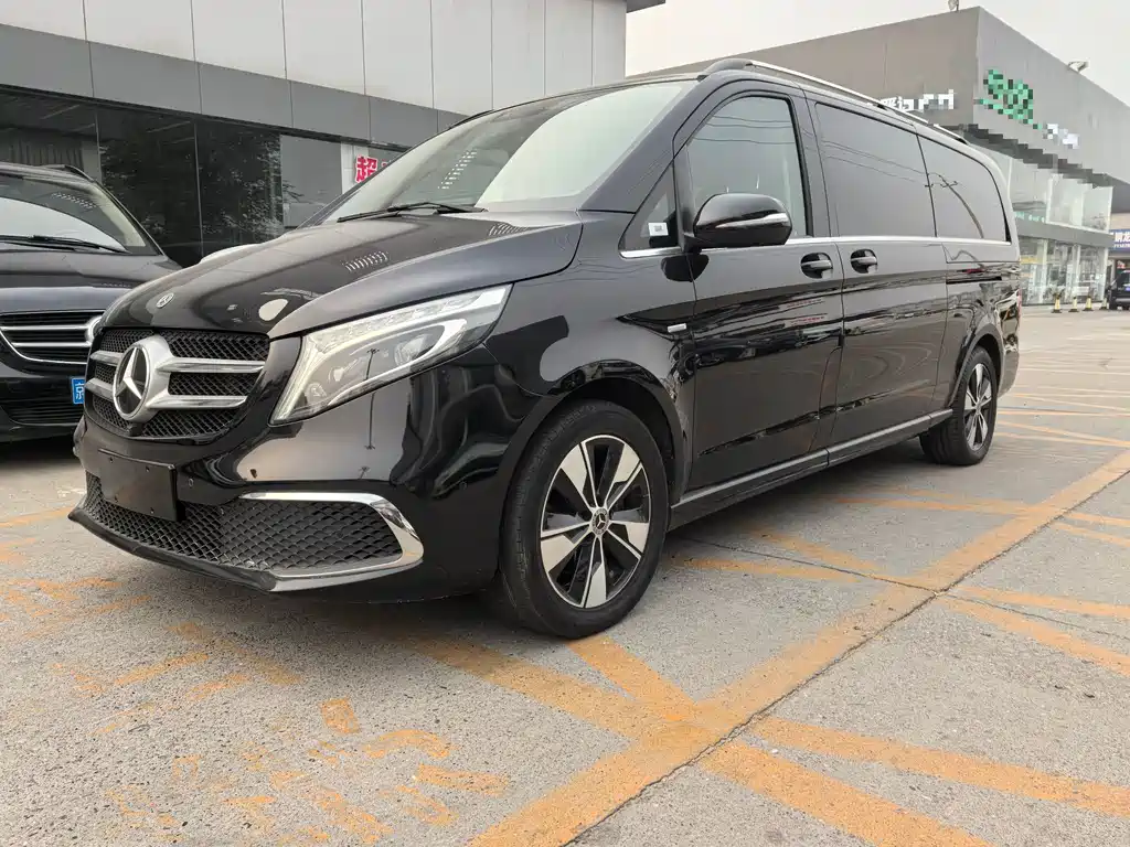Mercedes-Benz V-Class 2022 — фото 1