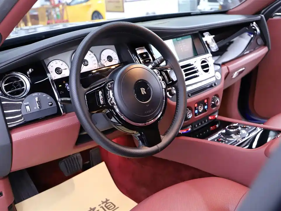 Rolls-Royce Ghost 2015 — фото 18