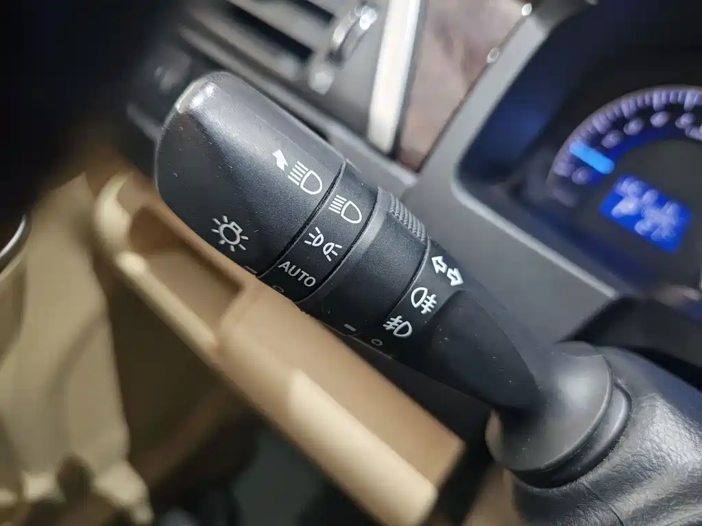 Toyota Camry 2015 — фото 11