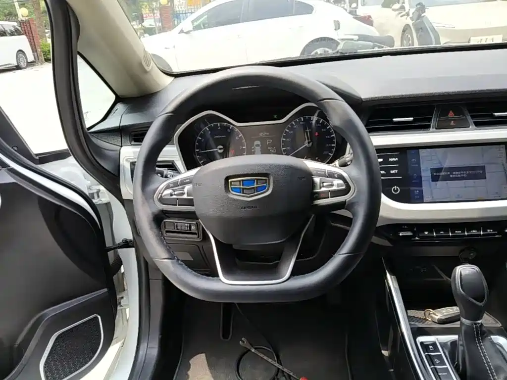 Geely Vision X3 2019 — фото 11