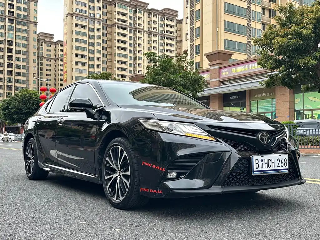 Toyota Camry 2019 — фото 3