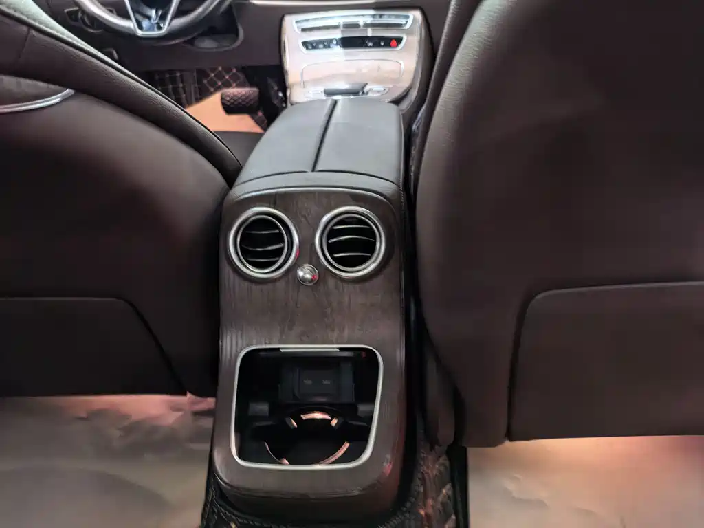 Mercedes-Benz E-Class 2023 — фото 14