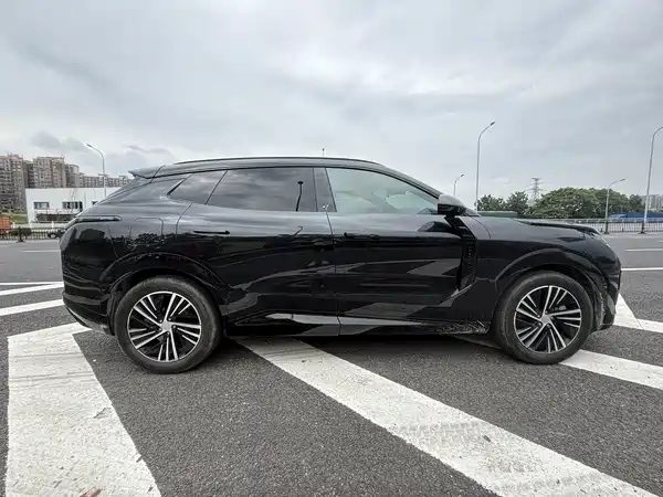 Lynk & Co 08 EM-P 2024