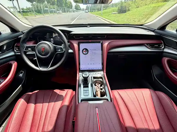 Hongqi H5 2025