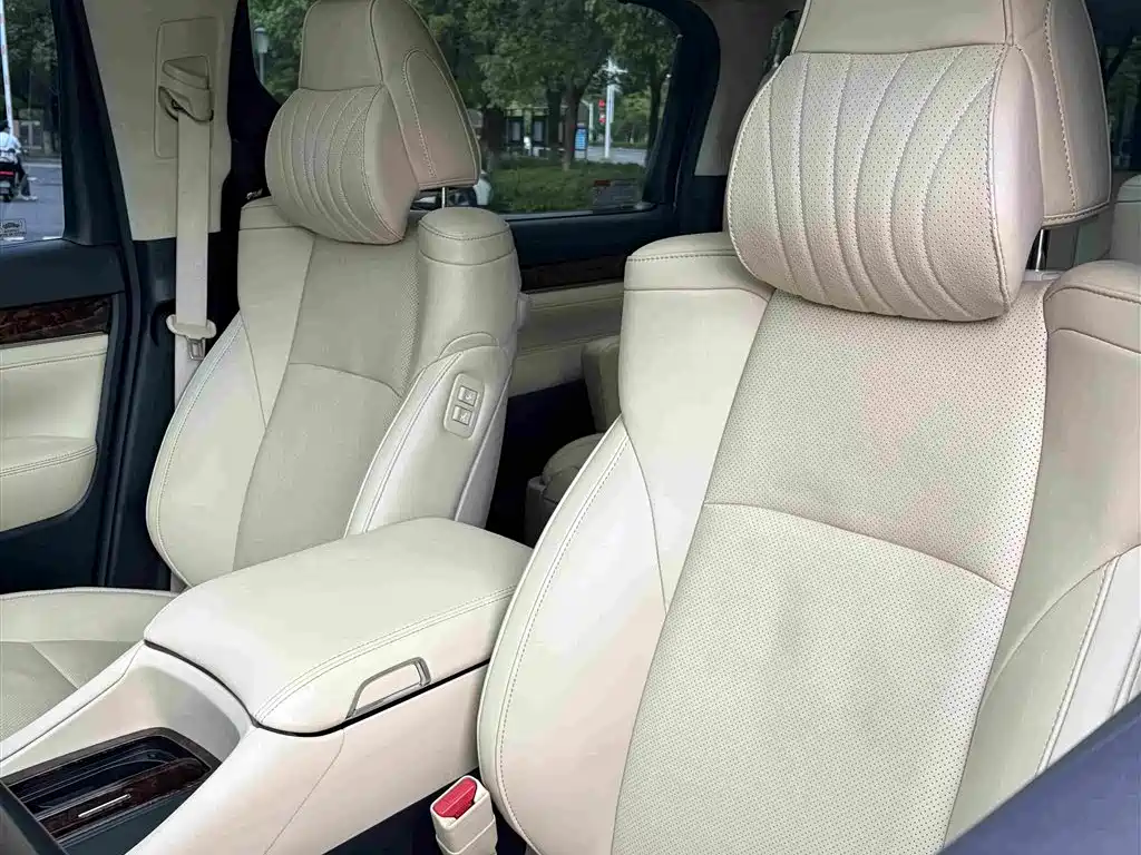 Toyota Alphard 2018 — фото 19