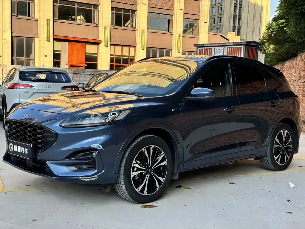 Ford Escape 2022 — фото 1