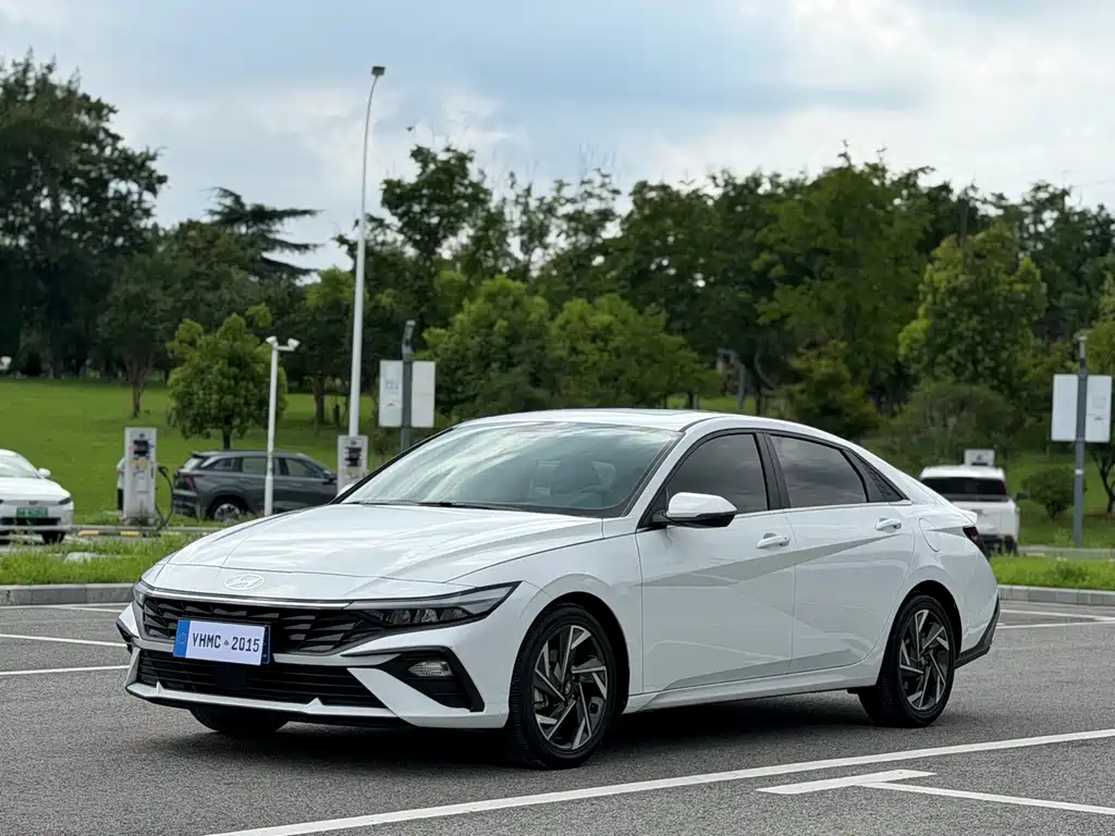 Hyundai Elantra 2025