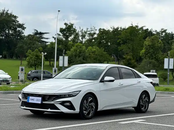Hyundai Elantra 2025