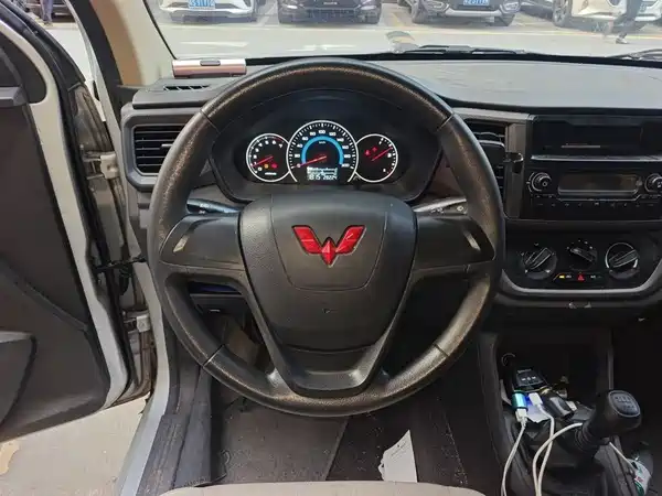 Wuling Hongguang V 2022