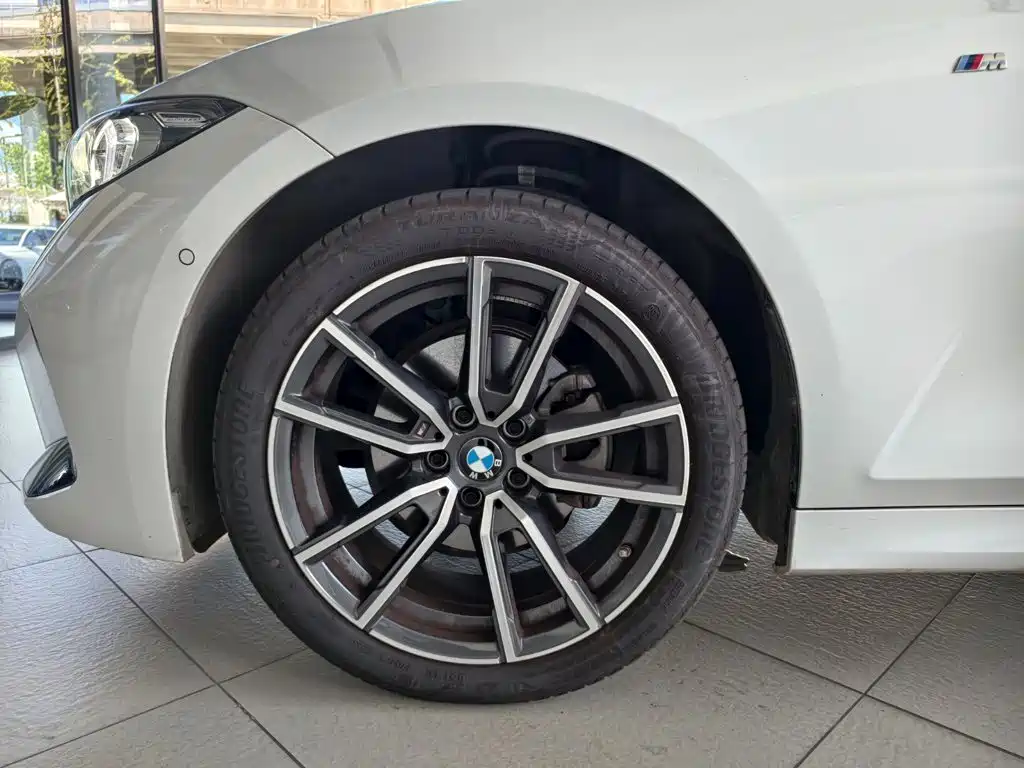 BMW 3 Series 2025 — фото 15