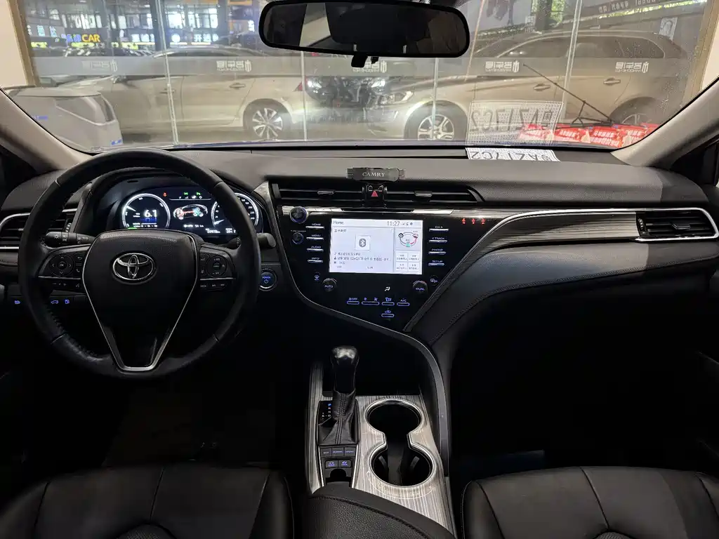 Toyota Camry 2018 — фото 19