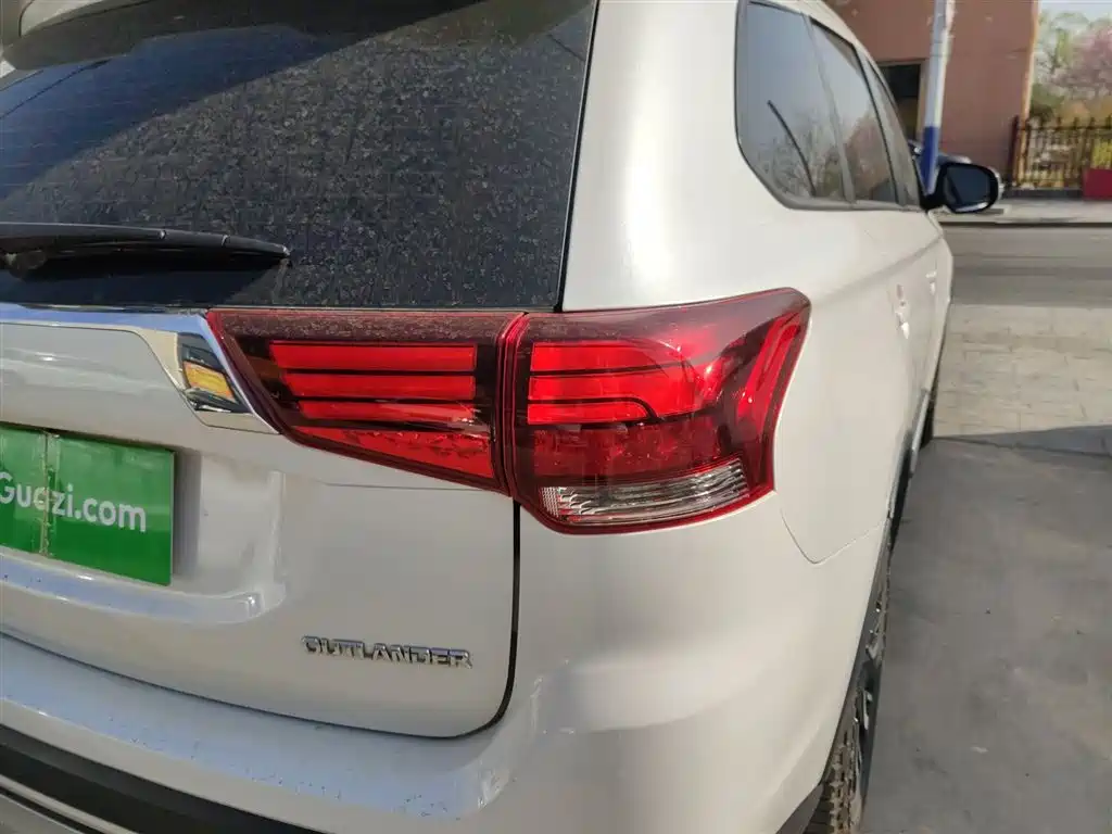 Mitsubishi Outlander 2020 — фото 24