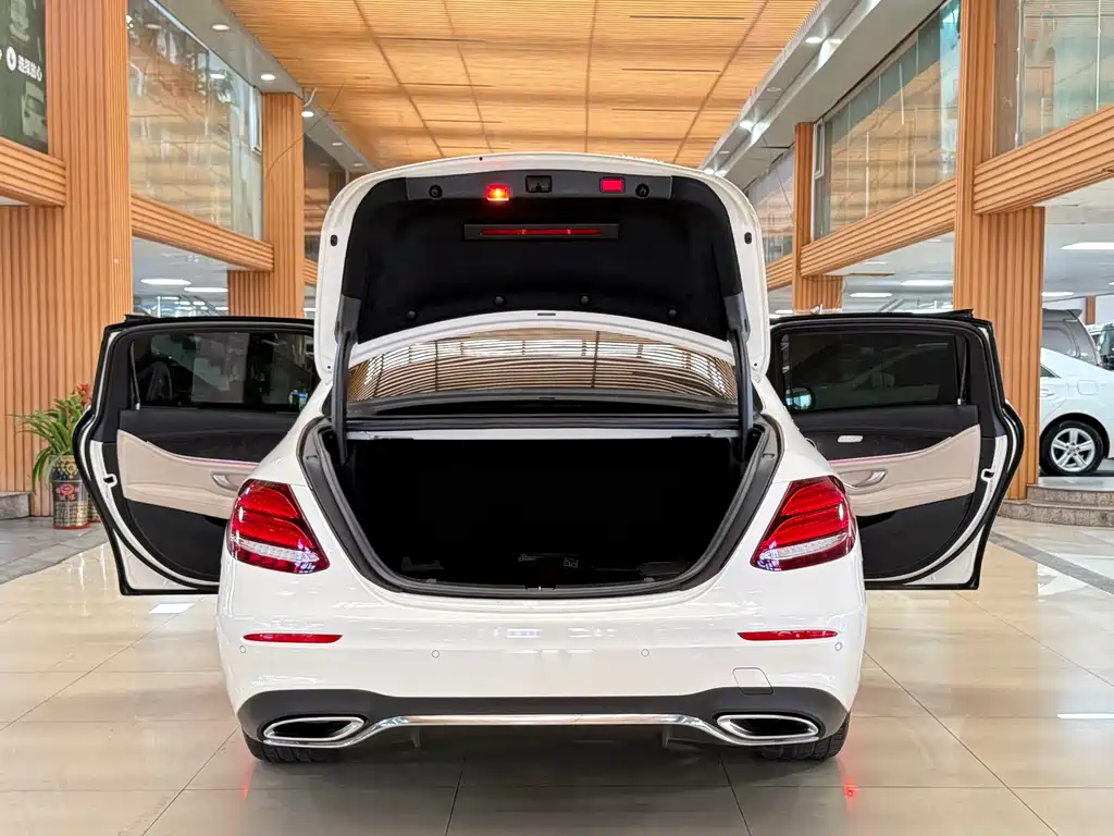 Mercedes-Benz E-Class 2017 — фото 14