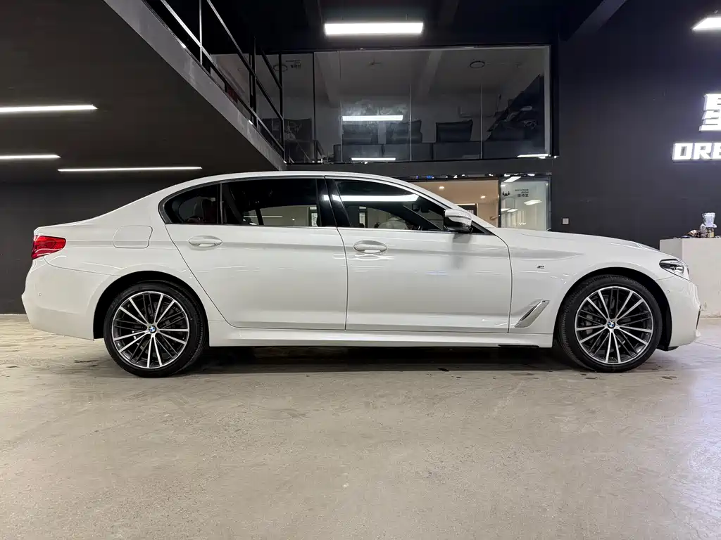 BMW 5 Series 2020 — фото 10