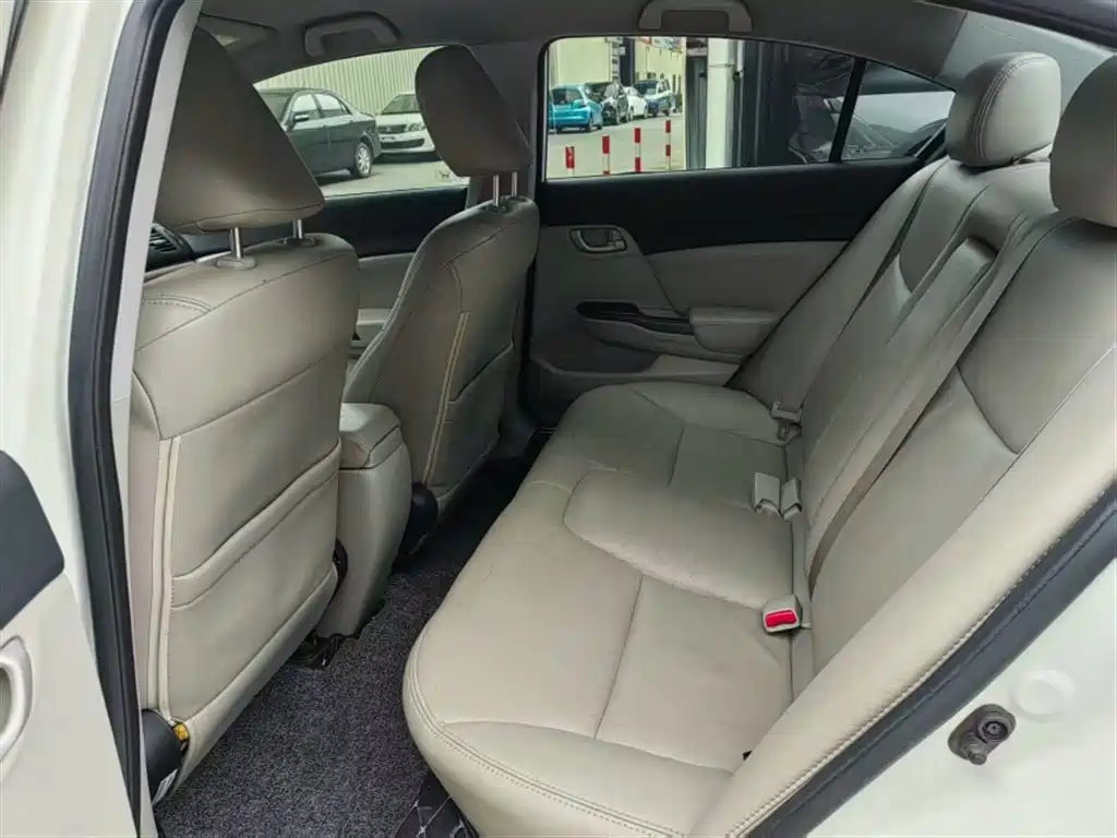 Honda Civic 2015 — фото 10