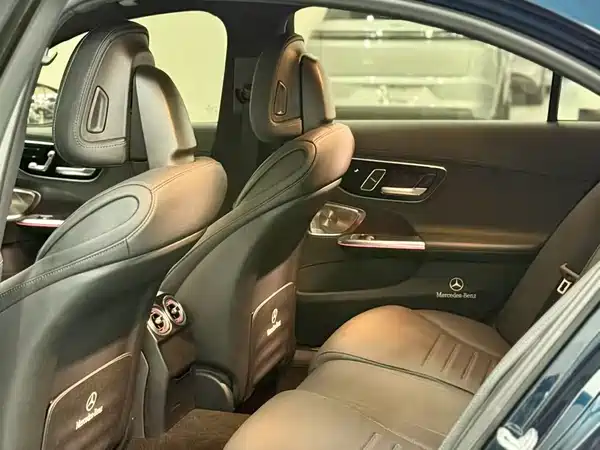 Mercedes-Benz C-Class 2024