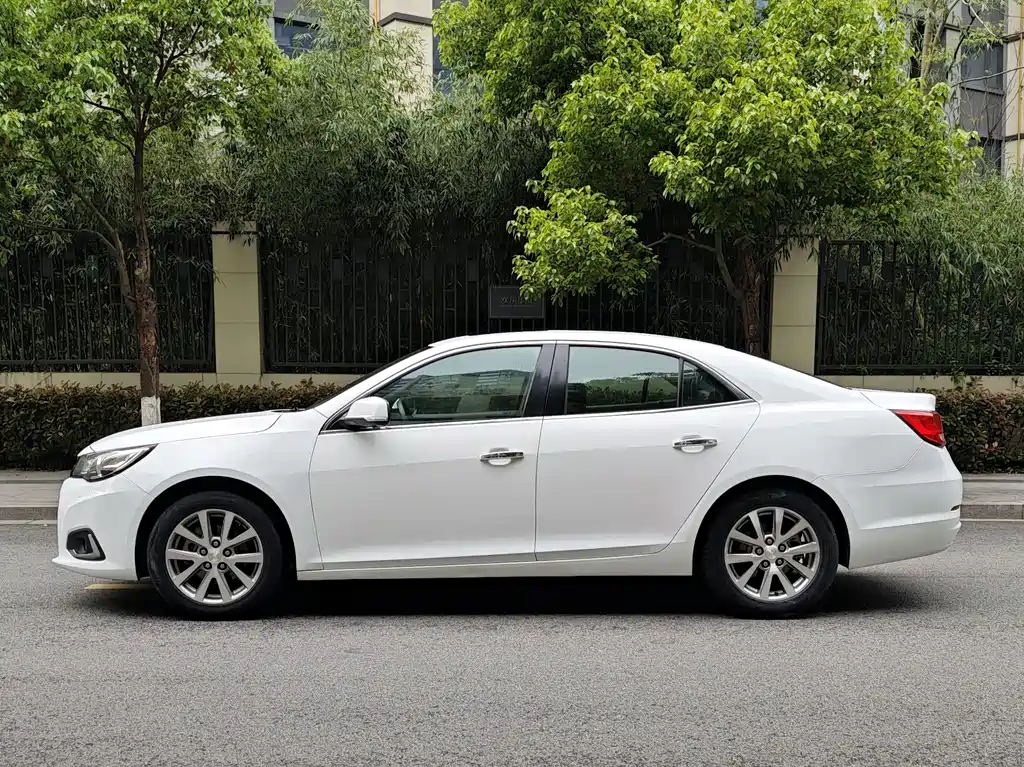 Chevrolet Malibu 2017 — фото 2