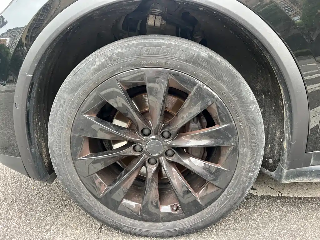 Tesla Model X 2018 — фото 10