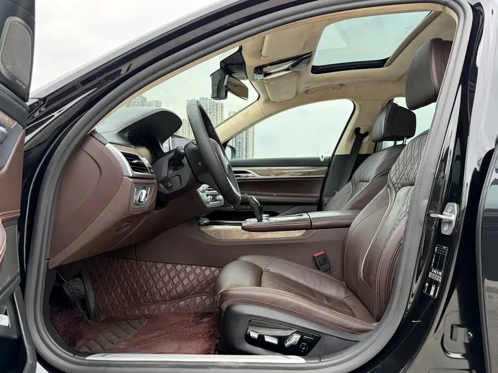 BMW 7 Series 2020 — фото 11