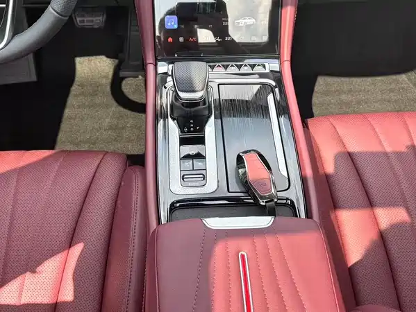 Hongqi H5 2025