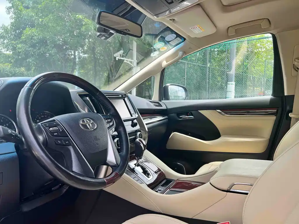 Toyota Alphard 2017 — фото 21