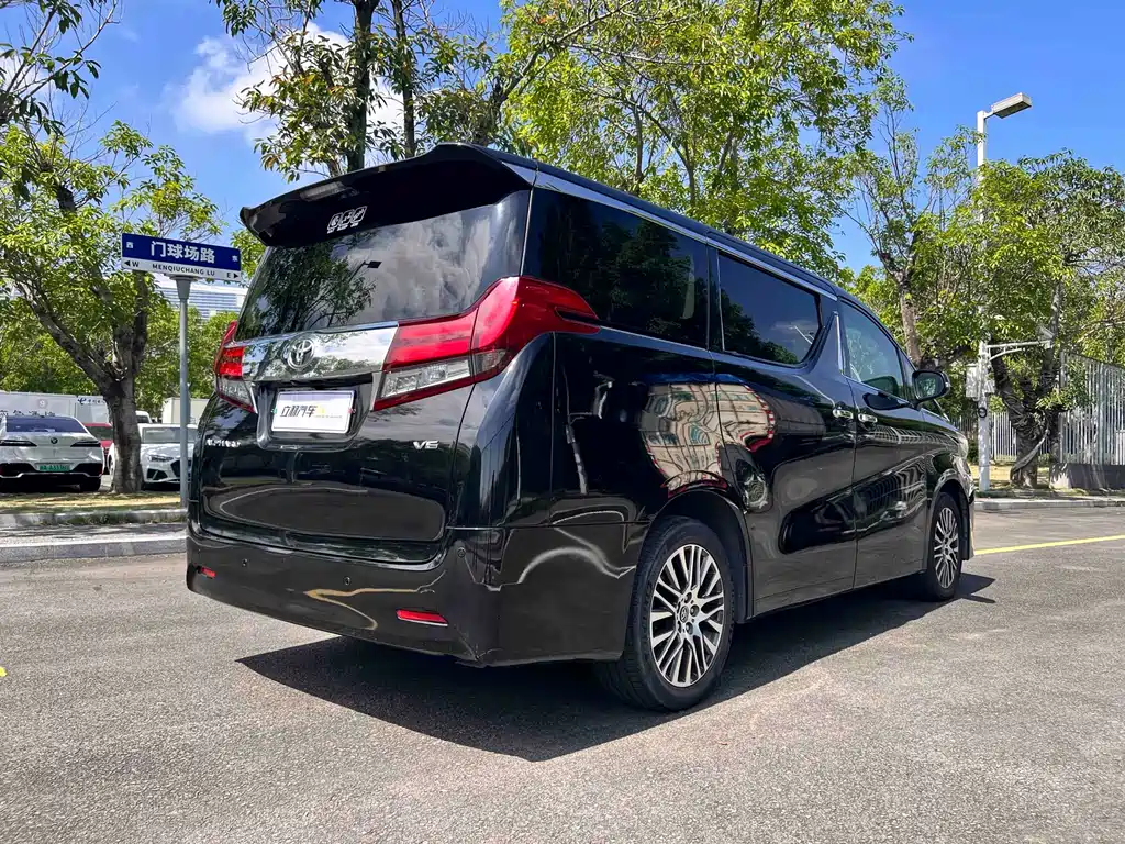 Toyota Alphard 2017 — фото 24