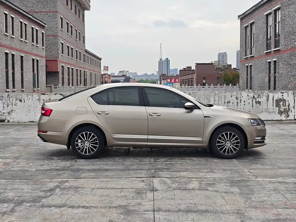 Skoda Octavia 2019 — фото 4