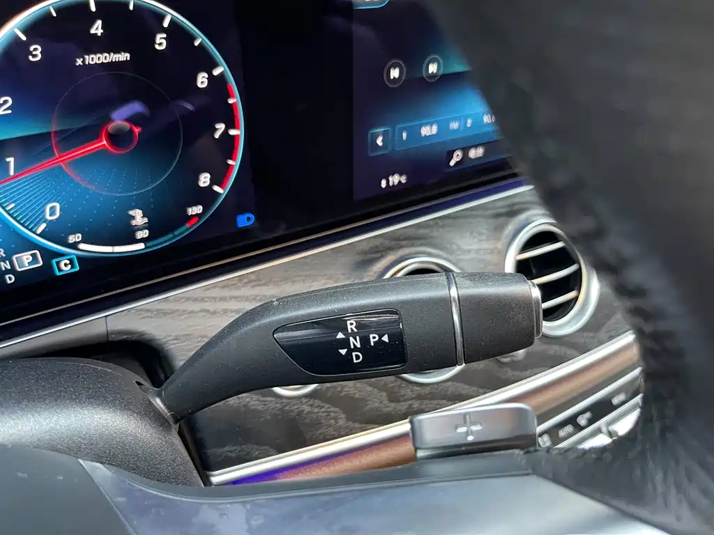 Mercedes-Benz E-Class 2023 — фото 28